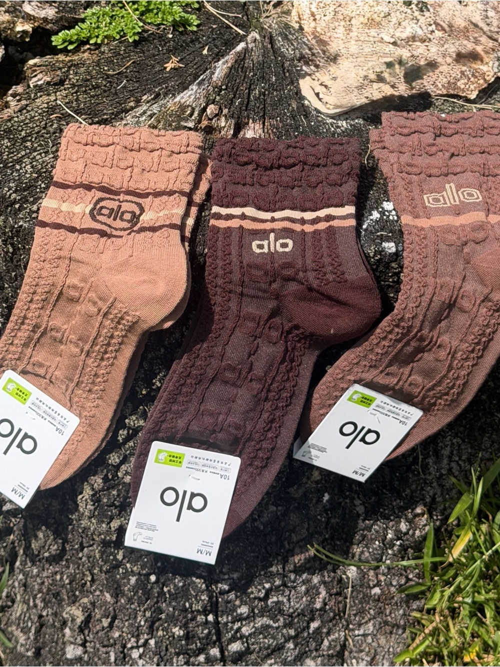 ALO Yoga Cable Knit Socks in Chocolate, Caramel & Dark Brown 7-9 - Picture 4 of 6